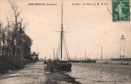 Ouistreham - Le Port Et Le Phare - Bateau - Ouistreham