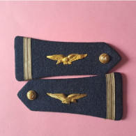 Pattes D'épaule Avec Insignes Métal - Grade D'Adjudant - Armée De L'Air Française - Aviación