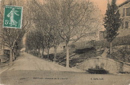 84 Pertuis Avenue De La Liberté CPA Carte Toilée - Pertuis