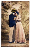 CPA COUPLE ENLACÉ (CANOTIER CHAPEAU) (1363)_CP449 - Couples