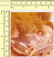 REAL PHOTO WOMAN Sitting On Mercedes CAR  Femme Voiture PHOTO Snapshot - Auto's
