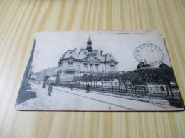 CPA Suresnes (92).Hôtel De Ville - Carte Animée, Oblitérée Le 23/08/1918. - Suresnes