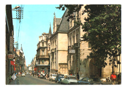 BOURGES (18) RUE MOYENNE. AUTOMOBILES . DS, 2CV CITROEN, 4L RENAULT. 1976. - Bourges