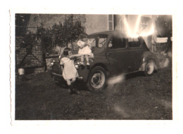 AUTOMOBILE. PHOTO. RENAULT. 4 CV AVEC ENFANTS. 1951. - Automobiles