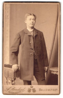 Fotografie A. Bernhard, Ballenstedt, Kastanienallee 307, Portrait Charmanter Junger Mann Im Eleganten Anzug  - Anonymous Persons