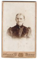 Fotografie Samson & Co., Barmen, Wertherstrasse 13, Portrait Betagte Blonde Dame In Gerüschter Bluse  - Anonymous Persons