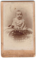 Fotografie L. Varlet, Verviers, 19 Rue De L'Harmonie, Portrait Süsses Baby Im Weissen Hemdchen  - Personnes Anonymes