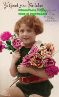 R450586 To Greet Your Birthday. Girl With Flowers In Her Hand - Wereld