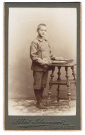 Fotografie Albert Johannsen, Haderslev, Junger Mann Mit Mantel Und Album  - Anonymous Persons