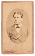 Fotografie Philipp Hahn, Landau I /Pf., Waffenstrasse, Portrait Junger Herr Im Anzug Mit Fliege  - Anonymous Persons