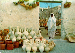 16-5-2024 (5 Z 18) Tunisia - Nabeul Pottery Works (shop) - Tiendas