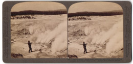 Stereo-Fotografie Underwood & Underwood, New York, Ansicht Yellowstone Park, Giftiger Dampf DesBlack Growler Geysir  - Photos Stéréoscopiques