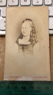 REAL PHOTO CDV Vers 1870 England UK JEUNE FEMME COIFFE  EDWARDIAN PHOTO ST.JOHNS WOOD LONDON - Alte (vor 1900)