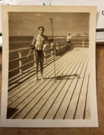 REAL PHOTO PIN UP JEUNE HOMME TORSE NU SUR LE BATEAU - Pin-up