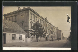 Foto-AK Nový Bydzov, Grosses Gebäude An Der Hauptstrasse  - Tchéquie