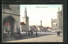 AK Kaaden / Kadan, Marktplatz Mit Passanten  - Tschechische Republik