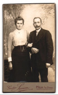 Fotografie Gustav Simon, Melk A. Donau, Bahnhofstrasse, Schöne Frau Mit Ehemann  - Anonyme Personen