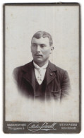 Fotografie Atelier Schnell, Weyer A. Enns, Hollensteinerstrasse, Junger Mann Mit Mittelscheitel  - Anonyme Personen