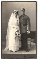 Fotografie Scholl & Sohn, Friedrichshafen, Portrait Junger Soldat In Uniform Rgt. 52 Mit Pickelhaube, Kriegshochzeit  - War, Military