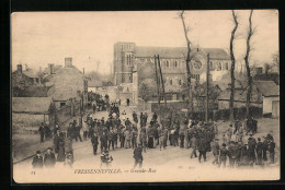 CPA Fressenneville, Grande-Rue, Vue De La Rue  - Otros & Sin Clasificación