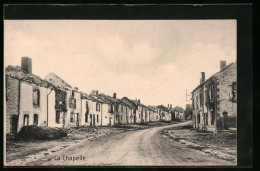 CPA La Chapelle, Vue De La Rue Avec Des Maisons En Ruines  - Andere & Zonder Classificatie