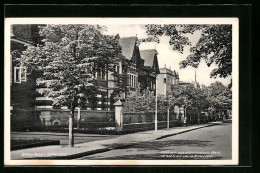 AK Bitterfeld, Passanten In Der Strasse  - Bitterfeld