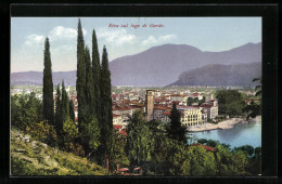 Cartolina Riva /Lago Di Garda, Ortspartie Mit See Und Bergen  - Otros & Sin Clasificación