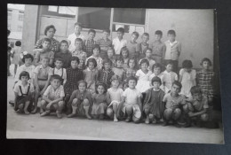 #21   Photo Noir Et Blanc Garçon Fille Photo D’école Photo De Groupe / Boy Girl School Photo Group Photo - Personnes Anonymes