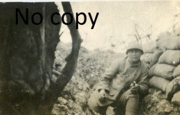 PHOTO FRANCAISE - POILU GRENADIER DANS UNE TRANCHEE DE VAUQUOIS PRES DE CHEPPY ARGONNE MEUSE - GUERRE 1914 1918 - Krieg, Militär