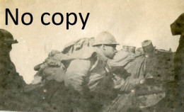 PHOTO FRANCAISE - POILU DANS UNE TRANCHEE DE VAUQUOIS PRES DE CHEPPY ARGONNE MEUSE - GUERRE 1914 1918 - Guerre, Militaire