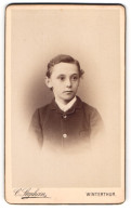 Fotografie C. Stephan, Winterthur, Wart- Ecke Rudolfstrasse, Junge Im Anzug  - Anonyme Personen