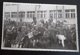 #21   Photo Noir Et Blanc Garçon Fille Photo D’école Photo De Groupe / Boy Girl School Photo Group Photo - Personnes Anonymes