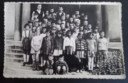 #21   Photo Noir Et Blanc Garçon Fille Photo D’école Photo De Groupe / Boy Girl School Photo Group Photo - Anonyme Personen