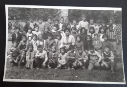 #21   Photo Noir Et Blanc Garçon Fille Photo D’école Photo De Groupe / Boy Girl School Photo Group Photo - Anonyme Personen