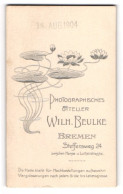 Fotografie Wilh. Beulke, Bremen, Steffensweg 24, Blühende Seerosen Mit Blättern Und Anschrift Des Ateliers  - Anonieme Personen