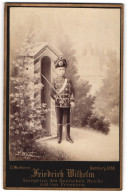 Fotografie D. Wetter, Hamburg, Kronprinz Friedrich Wilhelm Von Preussen In Husaren Uniform  - Personalità