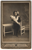 Fotografie Richard Jähnig, Dresden, Niedliches Kleines Mädchen Zum Schulanfang Mit Zuckertüte Und Ranzen, 1912  - Anonieme Personen