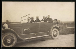 Foto-AK Fünf Leute In Einem Auto  - Passenger Cars