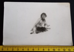 #21   Anonymous Persons - Woman Femme On The Snow - Anonyme Personen