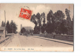 NIORT - Sur Le Pont Main - état - Niort