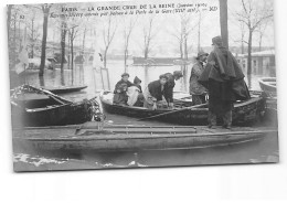 PARIS - La Grande Crue De La Seine - Janvier 1910 - Rescapés D'Ivry Amenés à La Porte De La Gare - Très Bon état - Inondations De 1910