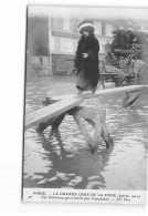 PARIS - La Grande Crue De La Seine - Janvier 1910 - Une Parisienne - Très Bon état - Inondations De 1910