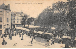 LAVAL - Place Du Palais, Jour De Marché - Très Bon état - Laval