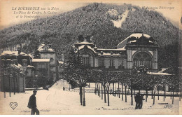 LA BOURBOULE Sous La Neige - La Place Du Centre - Le Casino Et Le Funiculaire - Très Bon état - La Bourboule