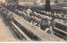 Environs De PLOERMEL - Noce Bretonne - Le Repas Des Invités - Très Bon état - Sonstige & Ohne Zuordnung