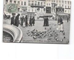 LYON - Les Pigeons Sur La Place Des Terreaux - état - Sonstige & Ohne Zuordnung