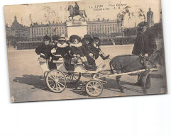 LYON  - Place Bellecour - Voiture à Ane - Très Bon état - Otros & Sin Clasificación