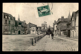 14 - LISIEUX - LA PLACE HENNUYER - Lisieux