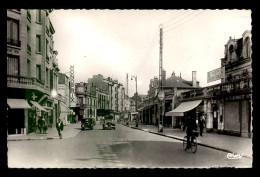 03 - MONTLUCON - BOULEVARD DE COURTAIS - AUTOMOBILES ANCIENNES - Montlucon