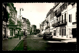 03 - MONTLUCON - BOULEVARD DE COURTAIS - AUTOMOBILES ANCIENNES - Montlucon